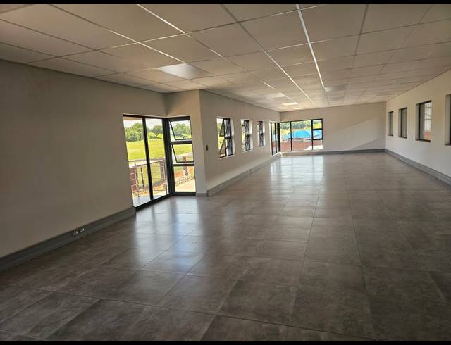 3,000M² WAREHOUSE FOR SALE IN VULCANIA